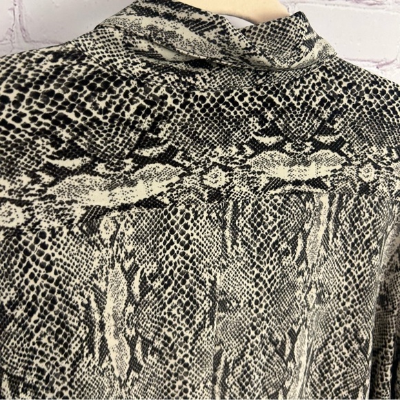 Norma Kamali Button down shirt dress in snake print 2023 stretch retro chic LG - Picture 6 of 13